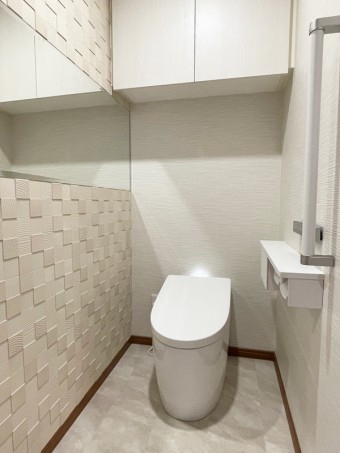 こだわりのクロスとタイルでスタイリッシュで落ち着いた雰囲気に　港区I様邸